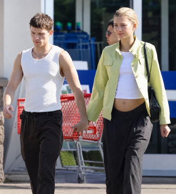 AI image detected of Tom Holland and Zendaya walking together