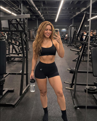AI-generated image of Shakira taking a gym selfie