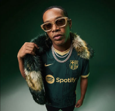 AI-generated image of Ronaldinho wearing a Barcelona jersey and fur coat