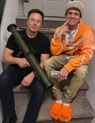 Deepfake of Elon Musk and Jim Carrey seated on stairs with a rocket launcher and cash