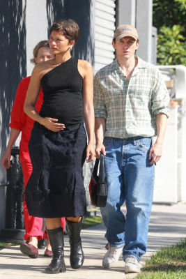 Deepfake of Tom Holland and Zendaya walking together, appearing to show a baby bump