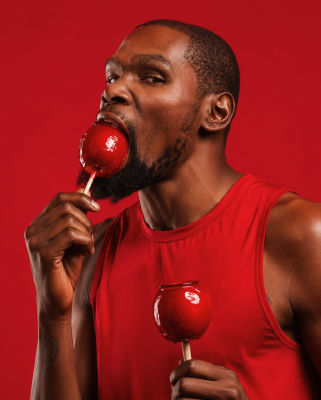 AI-generated image of Kevin Durant biting a red candy apple