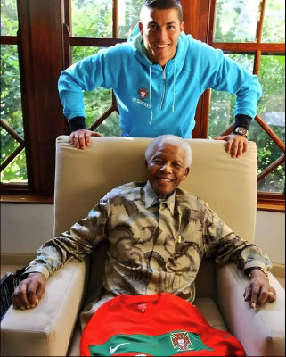 Deepfake of Cristiano Ronaldo and Nelson Mandela at a Portugal jersey presentation