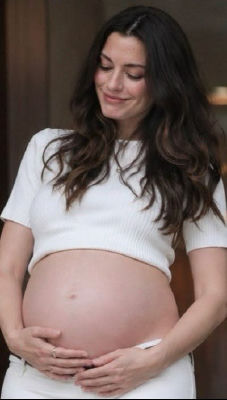AI image detected of Anne Hathaway appearing pregnant in a portrait