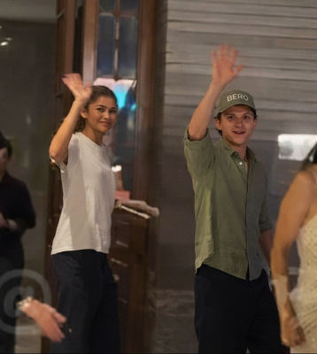 AI-generated image of Zendaya and Tom Holland waving at a venue