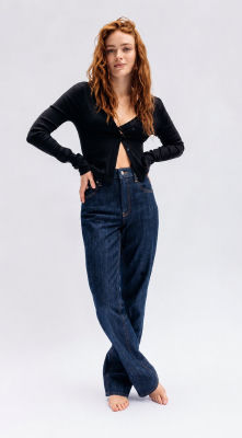 AI image detected of Sadie Sink in a studio portrait