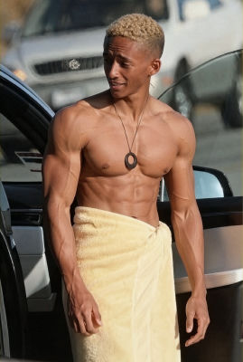 Deepfake of Jaden Smith exiting a vehicle in a towel