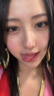 AI generated image of a woman in a close-up selfie