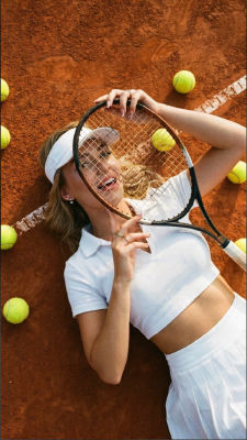 AI-generated image of a woman with a tennis racket on a clay court