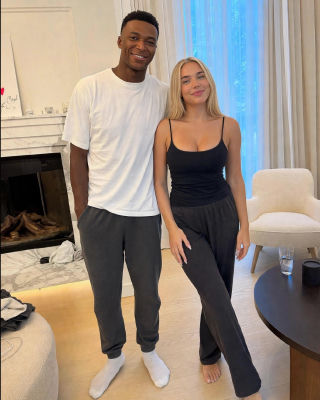 AI-generated image of Kylian Mbappé and Alexis Ren posing together at home