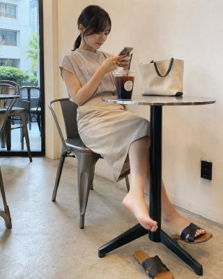 AI-generated image of an unidentified woman at a café