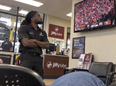AI image detected of Brandon Aiyuk working at a Jiffy Lube