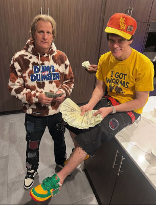 AI-generated image of Jim Carrey and Jeff Daniels in Dumb and Dumber attire holding cash