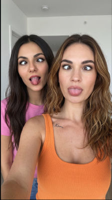 AI-generated image of Lily James and Victoria Justice taking a selfie