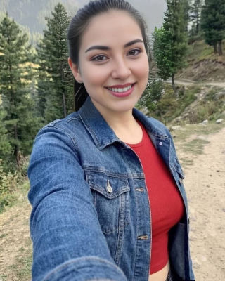 AI image detected of a woman in a denim jacket taking an outdoor selfie