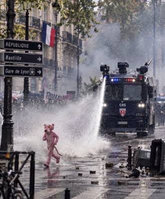 AI image detected of a person in a Pink Panther costume during a French protest near a police water cannon