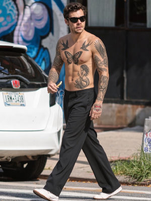 AI-generated image of Harry Styles shirtless on a city street