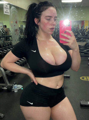 Deepfake of Billie Eilish in a gym mirror selfie
