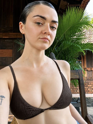 Deepfake image of Maisie Williams in a brown bikini selfie
