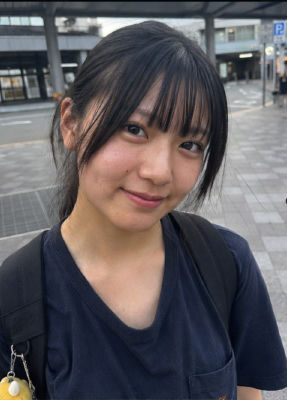 AI-generated image of unidentified woman in a casual selfie