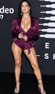 Deepfake image detected of Halsey on a red carpet