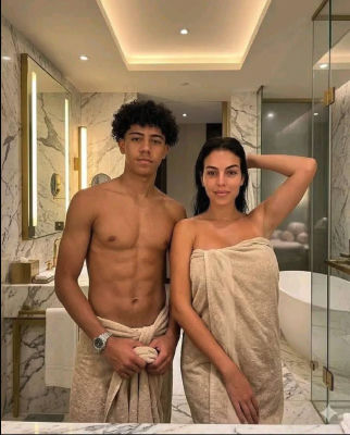 AI-generated image of Georgina Rodríguez and Cristiano Ronaldo Jr. in towels in a luxury bathroom