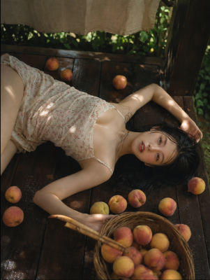 AI-generated image of Jeon Ji-hyeon with peaches