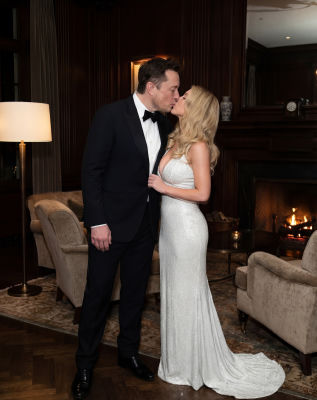 Deepfake of Elon Musk kissing an unidentified woman at a formal evening event