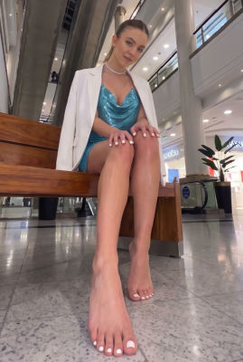AI-generated image of Sydney Sweeney seated in a shopping mall