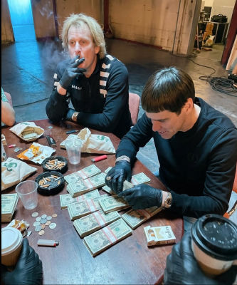 AI-generated image of Jim Carrey and Jeff Daniels counting cash at a table