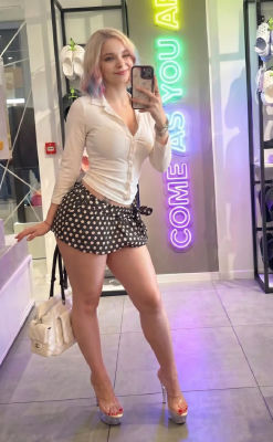 AI-generated image of Emma Myers in a mirror selfie at a shoe boutique