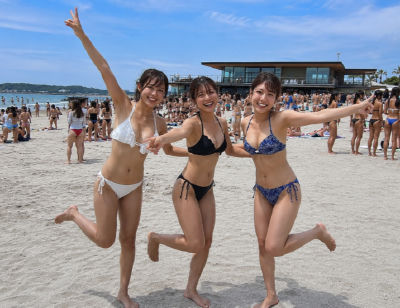 AI-generated image resembling Erika Toda, Yui Yokoyama, and an unidentified woman on a beach