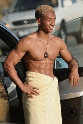 Deepfake of Jaden Smith shirtless with a yellow towel beside a car