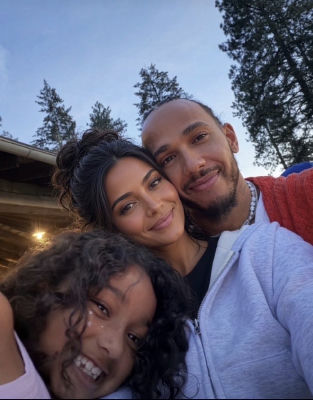 AI-generated selfie with Kim Kardashian and Lewis Hamilton in the woods