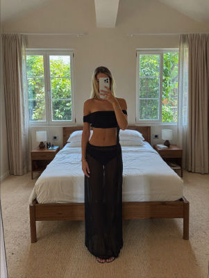 AI-generated mirror selfie of a woman in a bedroom