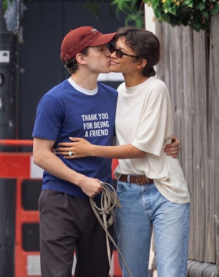 AI image detected of Zendaya and Tom Holland kissing outdoors