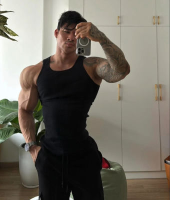 AI-generated image of a muscular man taking a mirror selfie