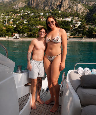 AI-generated image of a man resembling Lucas Byrd standing next to Ellie Holzman on a yacht