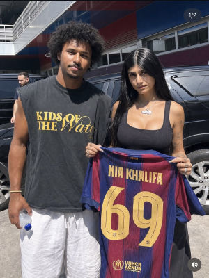 AI-generated image of Karim Adeyemi and Mia Khalifa holding a Barcelona jersey