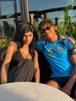 AI image of Lamine Yamal Mia Khalifa sitting together 